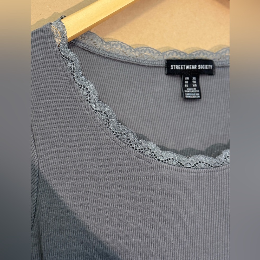 Like New Streetwear Society X-LARGE Lace-Trimmed Charcoal Cropped Fitted Tee